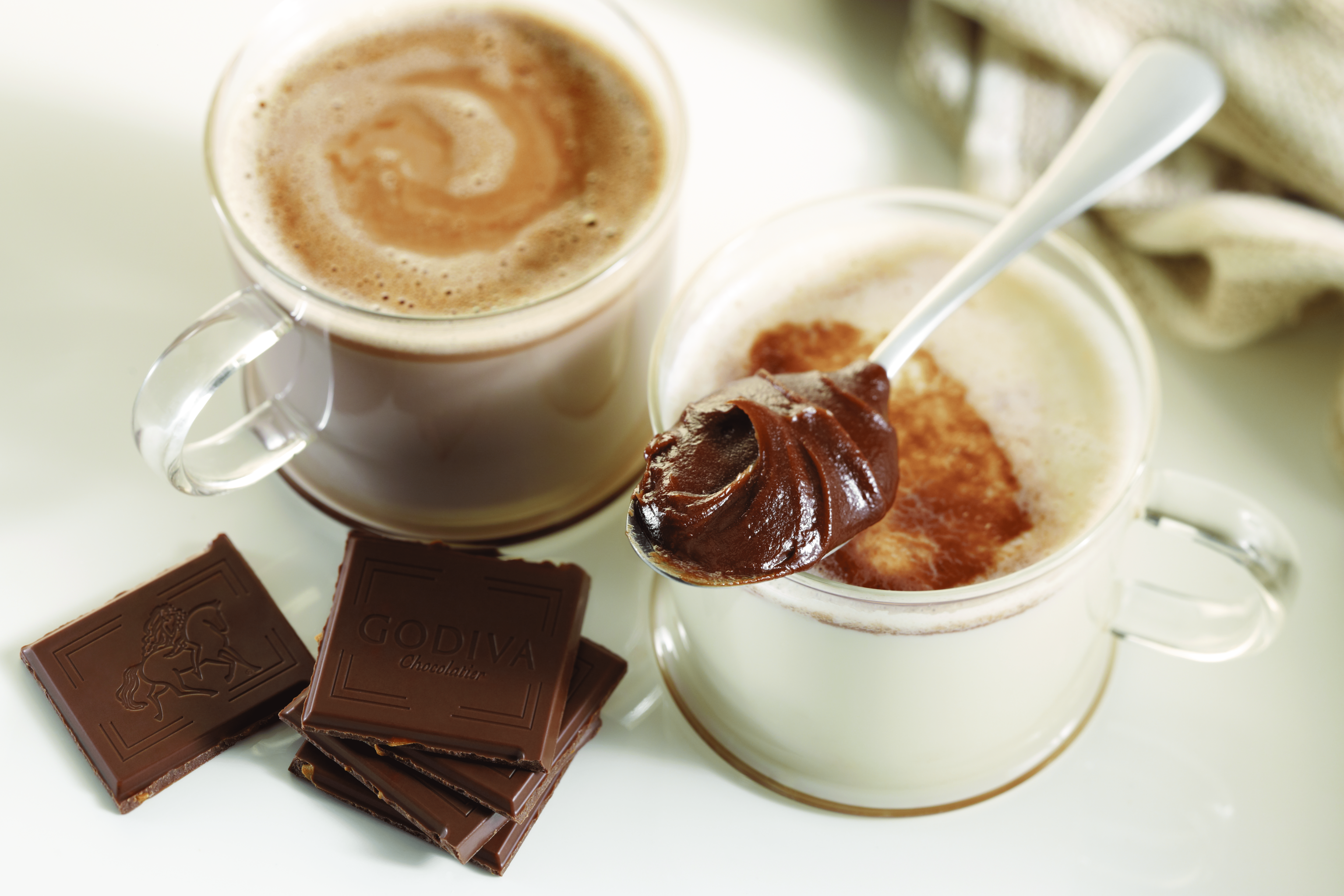 GODIVA Ganajlı Sıcak Çikolata Tarifi