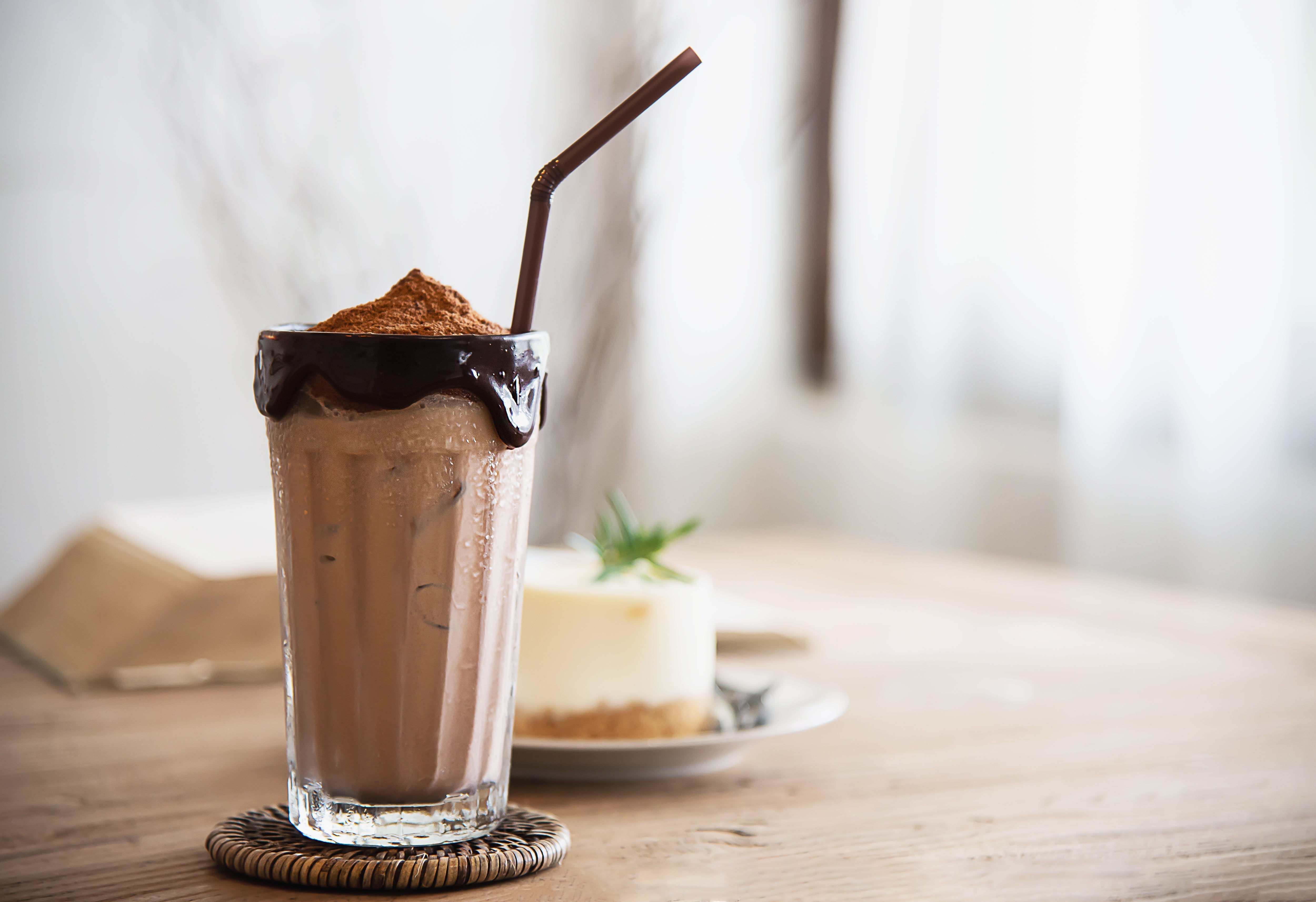 GODIVA Sütlü Çikolatalı ve Fıstık Ezmeli Smoothie Tarifi